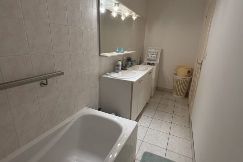 SAALLE DE BAINS (avant)